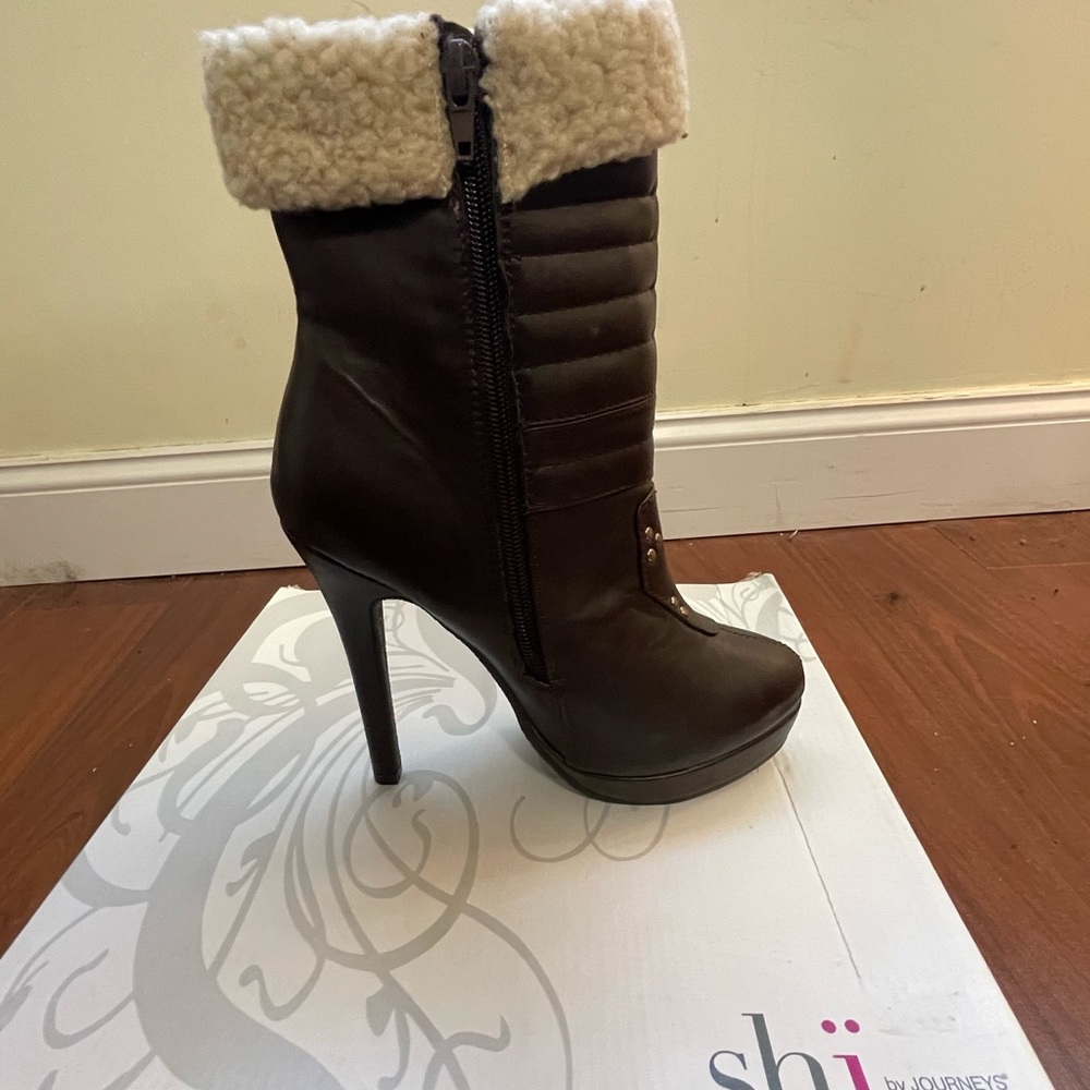 Heel boots